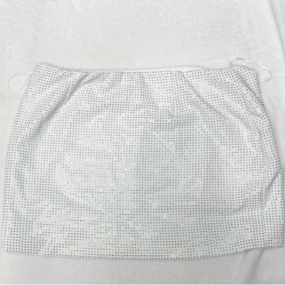 White and silver mini skirt - Picture 2 of 2